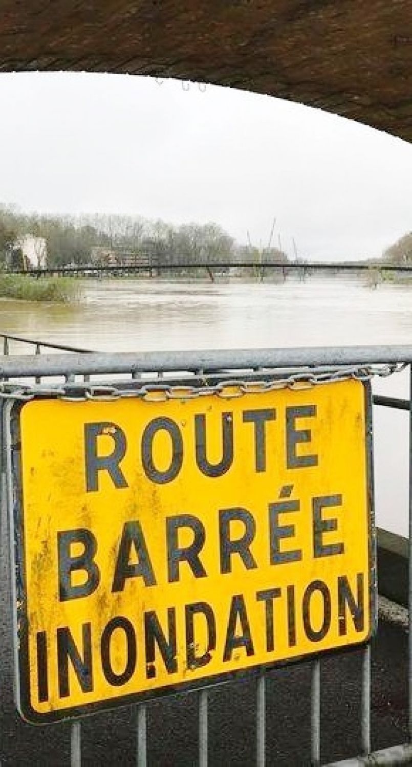 Vigilance jaune avec routes inond�es et ferm�es dans les Landes ce d�but de semaine. Pas d'am�lioration en vue pour plusieurs jours concernant ces pr�cipitations.